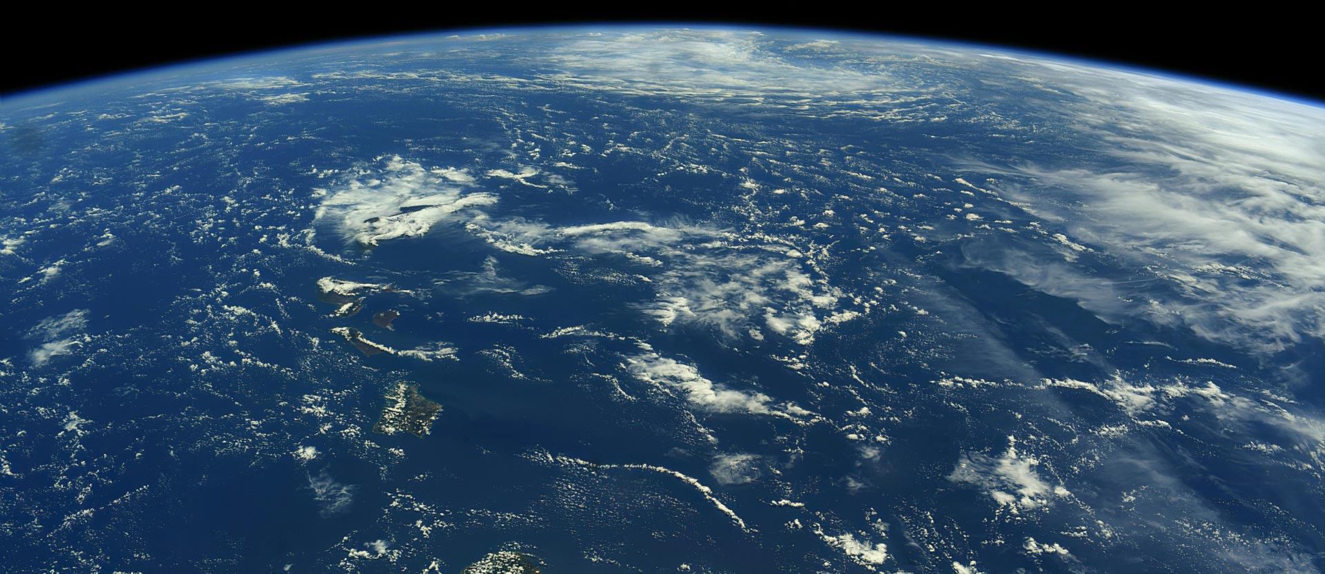Un arrondi de la Terre avec vue sur Hawaï depuis l'ISS